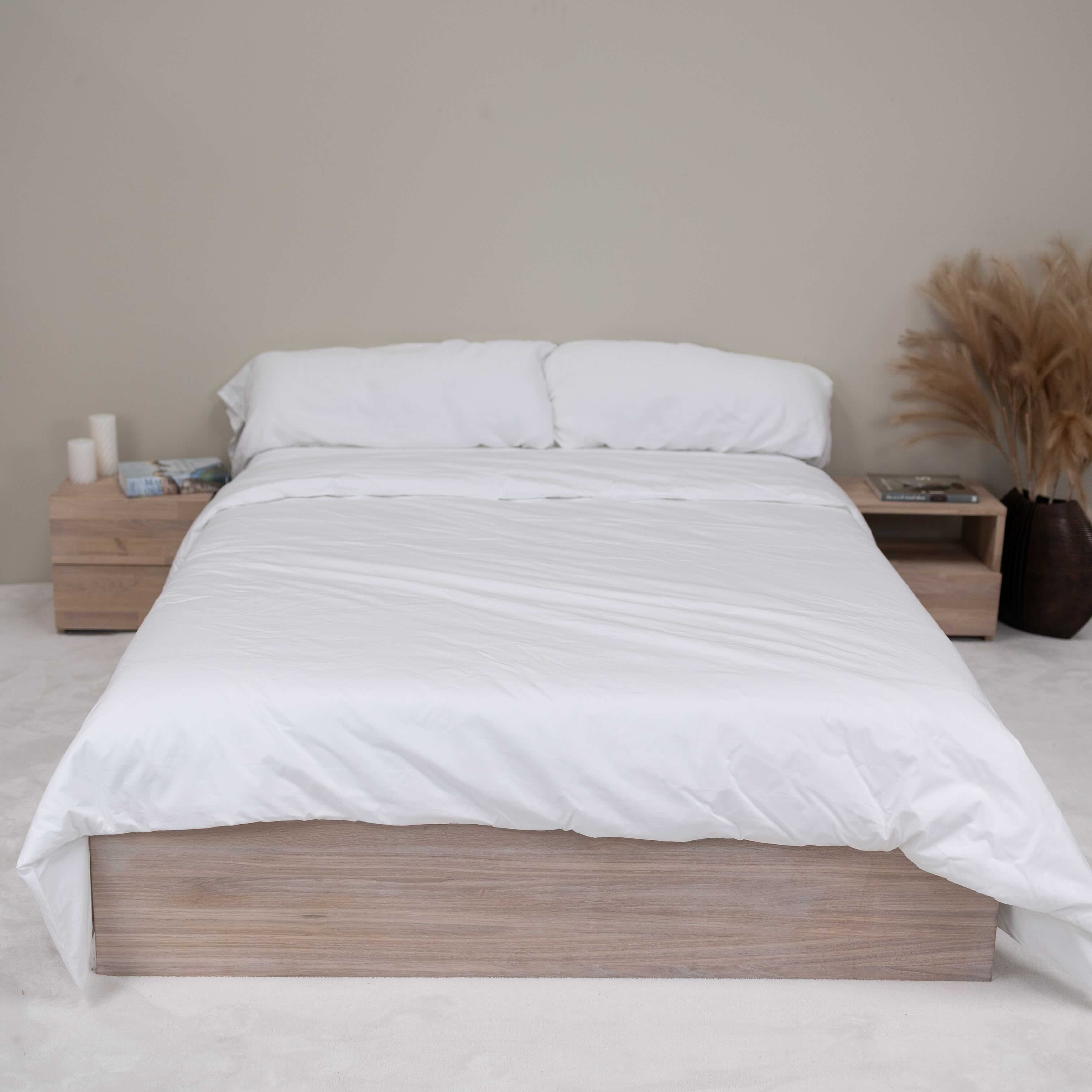Lit en bois massif de chêne avec rangement style scandinave